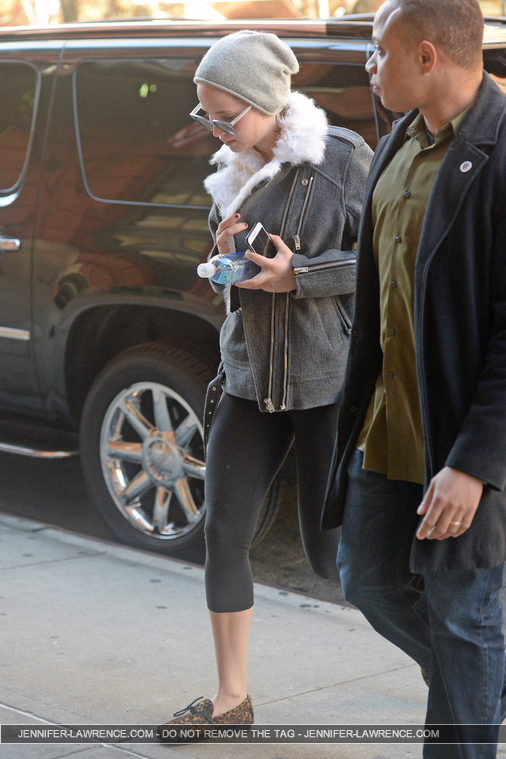 December_15_-_Returning_to_her_hotel_after_doing_some_work_out_at_the_gym_in_New_York_282029.jpg