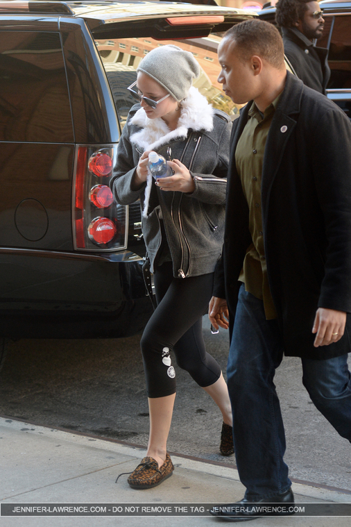 December_15_-_Returning_to_her_hotel_after_doing_some_work_out_at_the_gym_in_New_York_282629.jpg