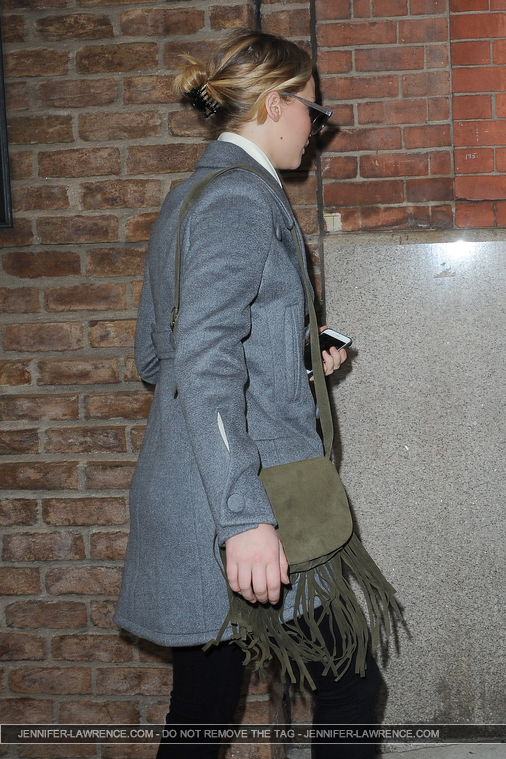 December_16_-_Leaving_her_hotel_in_New_York_281429.jpg