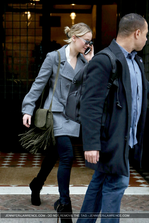 December_16_-_Leaving_her_hotel_in_New_York_281729.jpg