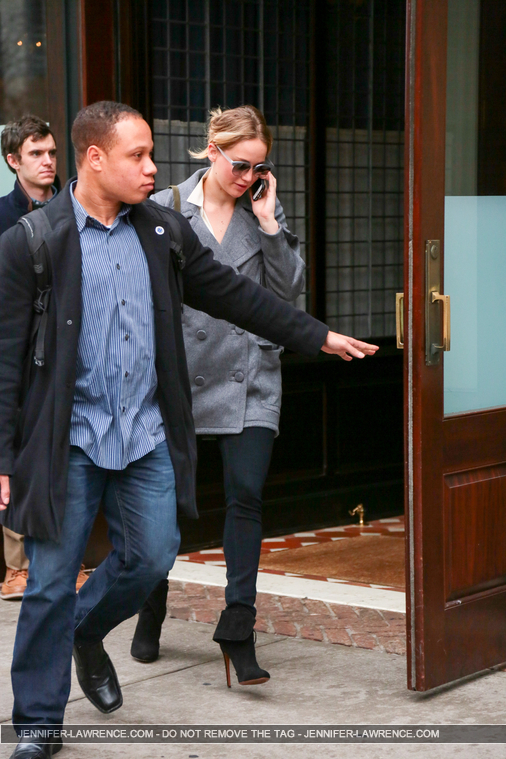 December_16_-_Leaving_her_hotel_in_New_York_28729.jpg