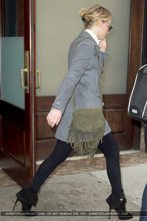 December_16_-_Leaving_her_hotel_in_New_York_28929.jpg