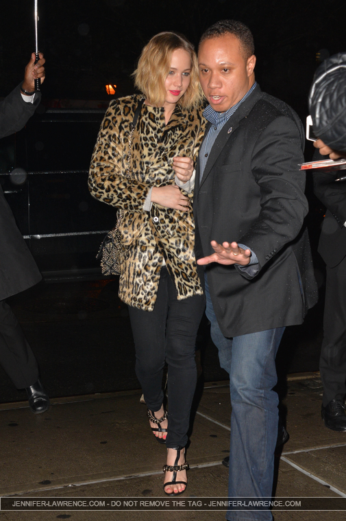 December_16_-_Returning_to_her_Tribeca_hotel_after_watching__The_Elephant_Man__on_Broadway_in_New_York_281329.jpg