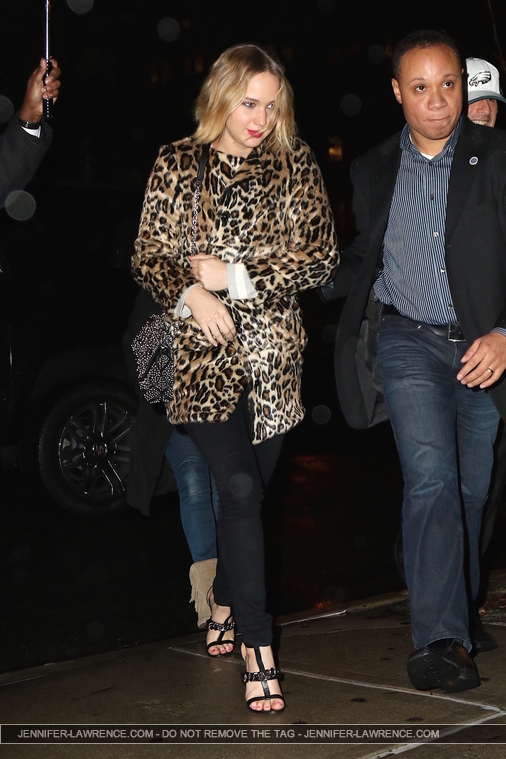 December_16_-_Returning_to_her_Tribeca_hotel_after_watching__The_Elephant_Man__on_Broadway_in_New_York_282129.jpg