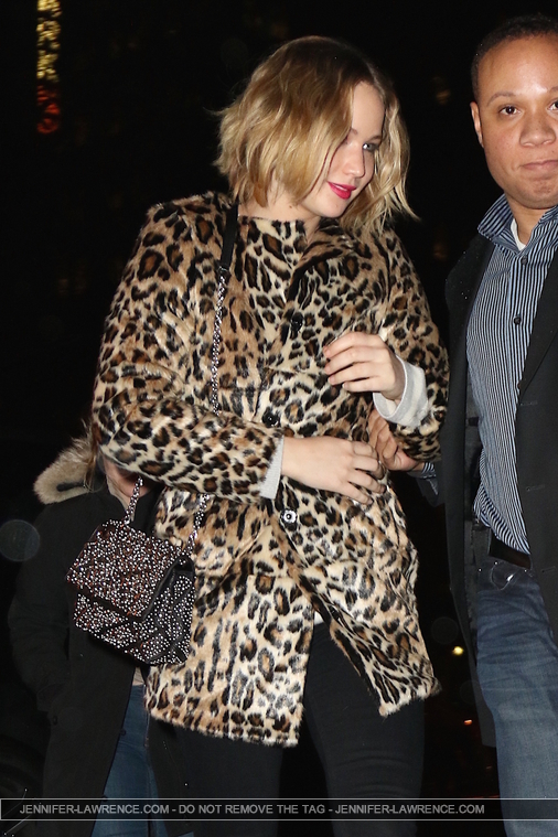 December_16_-_Returning_to_her_Tribeca_hotel_after_watching__The_Elephant_Man__on_Broadway_in_New_York_282429.jpg