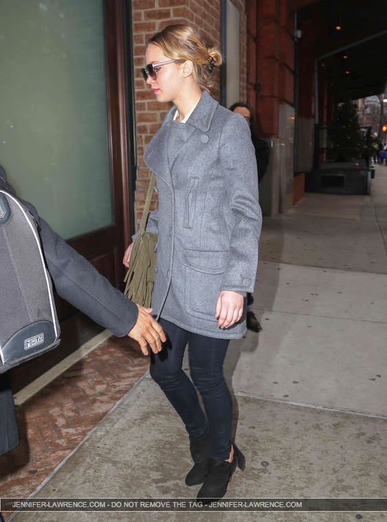 December_16_-_Returning_to_her_Tribeca_hotel_in_New_York_282429.jpg