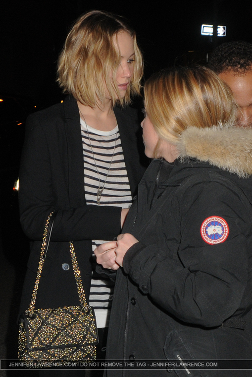 December_17_-_Arriving_with_her_friend_to_dinner_at_Mulino_in_the_West_Village2C_New_York_281029.jpg