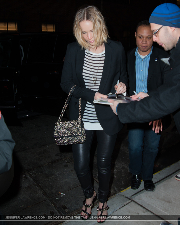 December_17_-_Arriving_with_her_friend_to_dinner_at_Mulino_in_the_West_Village2C_New_York_281829.jpg