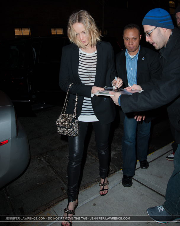 December_17_-_Arriving_with_her_friend_to_dinner_at_Mulino_in_the_West_Village2C_New_York_282129.jpg