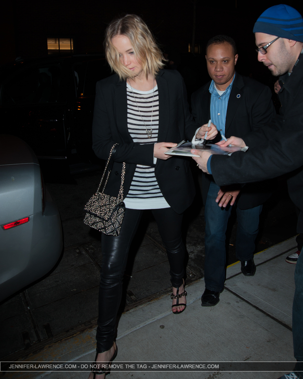 December_17_-_Arriving_with_her_friend_to_dinner_at_Mulino_in_the_West_Village2C_New_York_282429.jpg