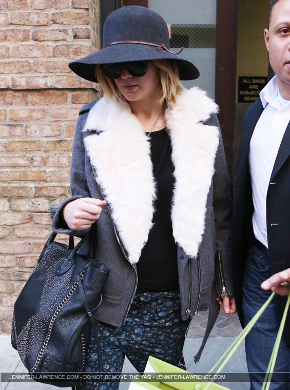 December_18_-_Leaving_the_Greenwich_hotel_in_New_York_28129.jpg