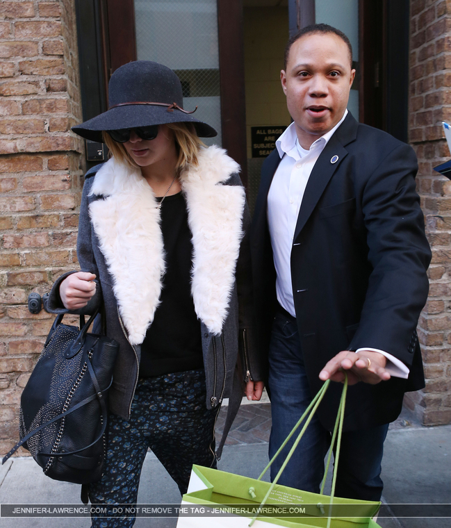December_18_-_Leaving_the_Greenwich_hotel_in_New_York_28829.jpg