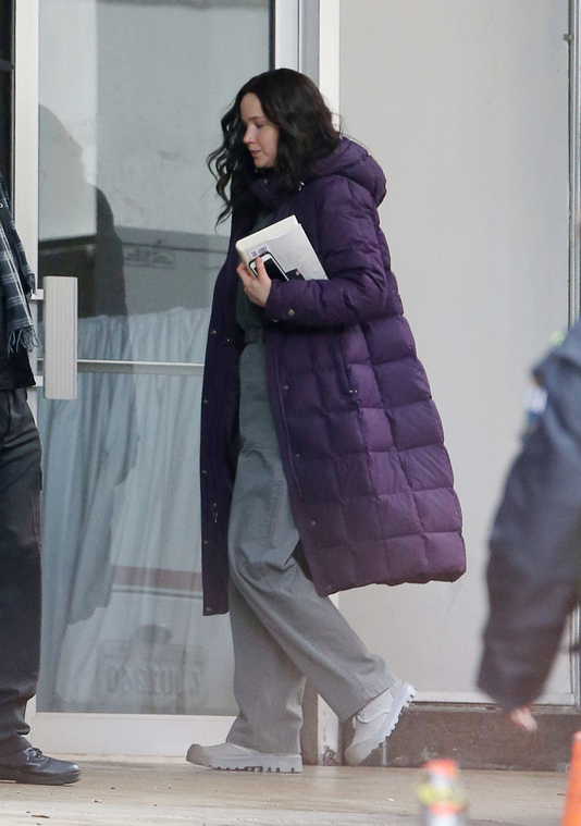 February_5_-__on_the_set_of___The_Hunger_Games__Mockingjay_-_Part_2___in_Atlanta__281029.jpg