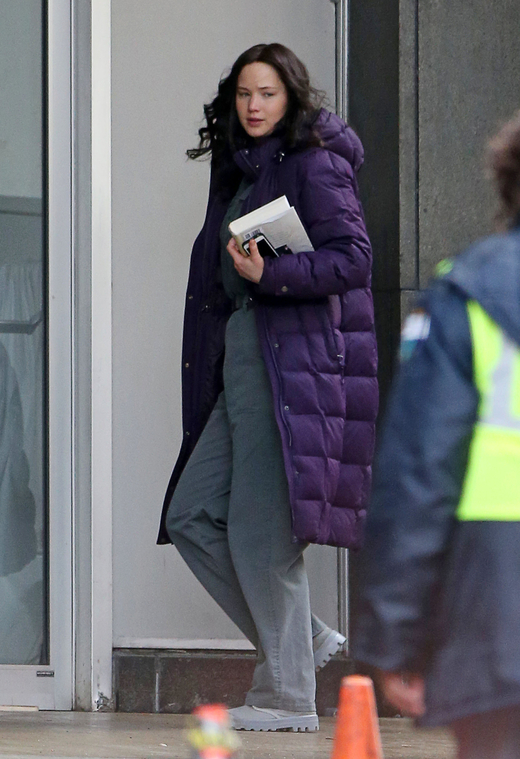 February_5_-__on_the_set_of___The_Hunger_Games__Mockingjay_-_Part_2___in_Atlanta__28129.jpg