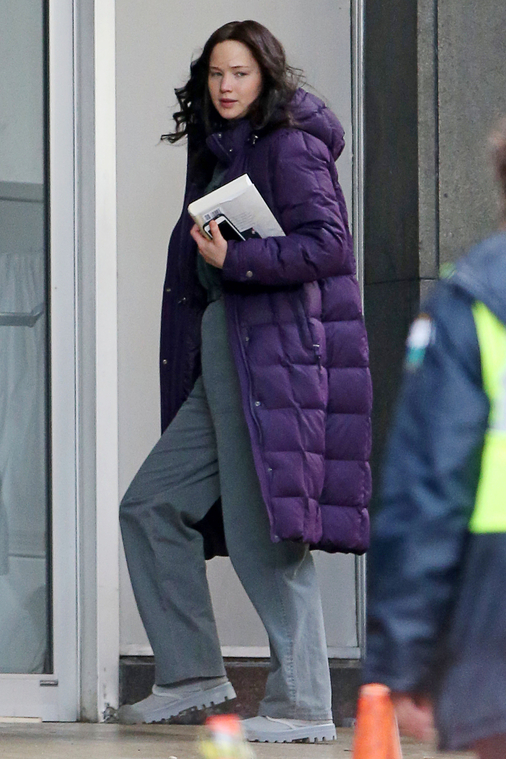 February_5_-__on_the_set_of___The_Hunger_Games__Mockingjay_-_Part_2___in_Atlanta__28429.jpg