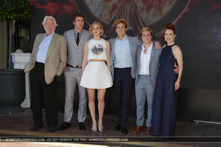 GROUP_May_17_-__Mockingjay_Part_1__photocall_at_Cannes_in_France_2811029.jpg