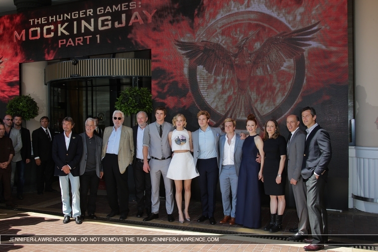 GROUP_May_17_-__Mockingjay_Part_1__photocall_at_Cannes_in_France_2811129.jpg