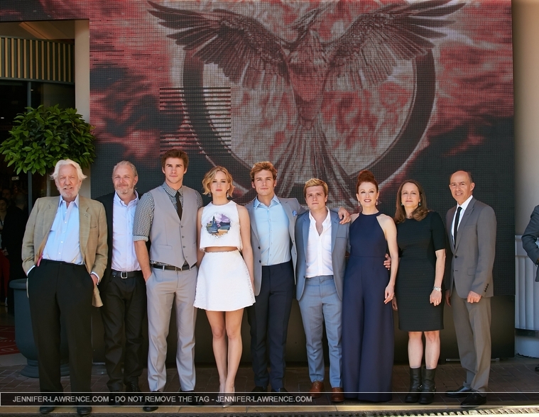 GROUP_May_17_-__Mockingjay_Part_1__photocall_at_Cannes_in_France_286029.jpg