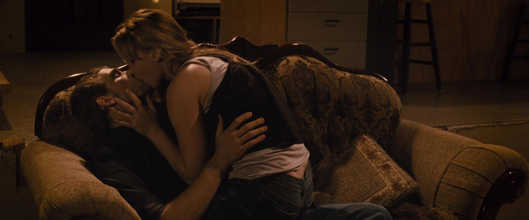 House_at_the_End_of_the_Street__28115929.jpg