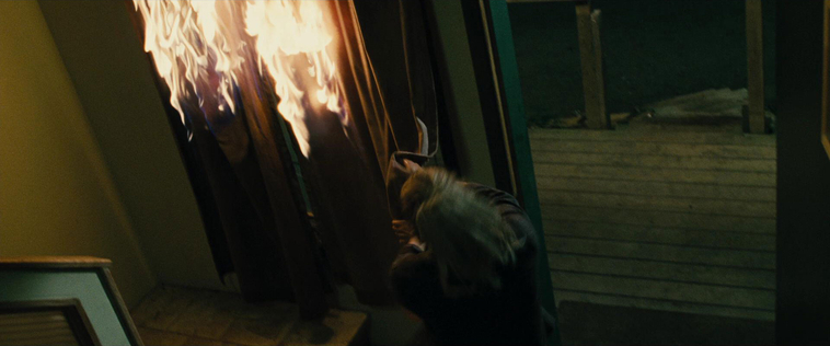 House_at_the_End_of_the_Street__28136429.jpg