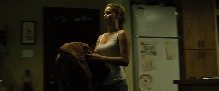 House_at_the_End_of_the_Street__28137129.jpg
