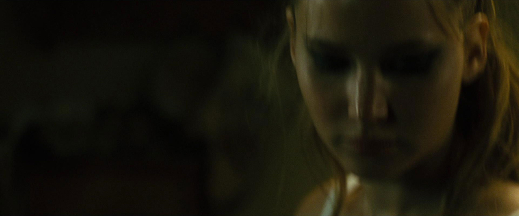 House_at_the_End_of_the_Street__28137529.jpg