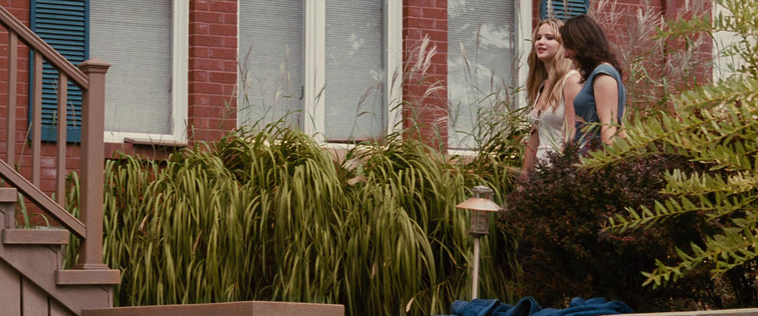 House_at_the_End_of_the_Street__2814129.jpg