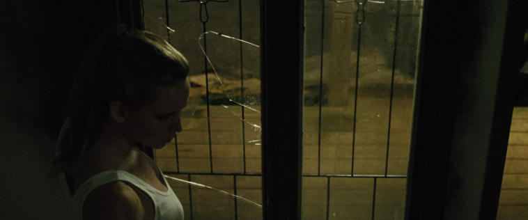 House_at_the_End_of_the_Street__28143329.jpg