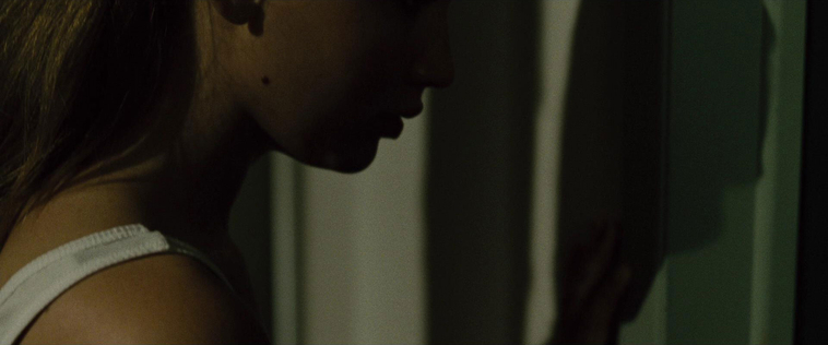 House_at_the_End_of_the_Street__28144229.jpg