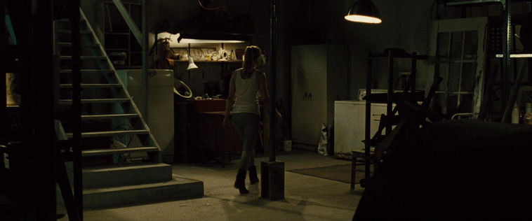 House_at_the_End_of_the_Street__28145729.jpg