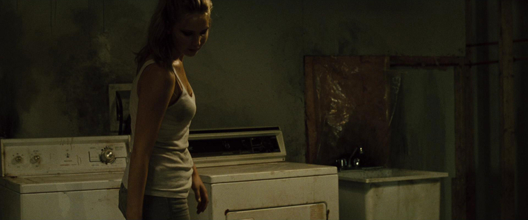 House_at_the_End_of_the_Street__28146329.jpg