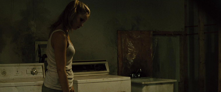 House_at_the_End_of_the_Street__28146529.jpg