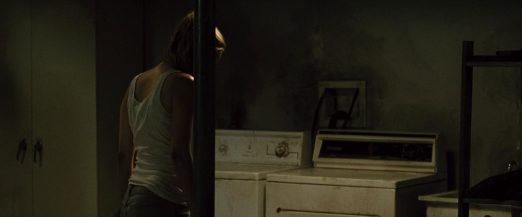 House_at_the_End_of_the_Street__28147329.jpg