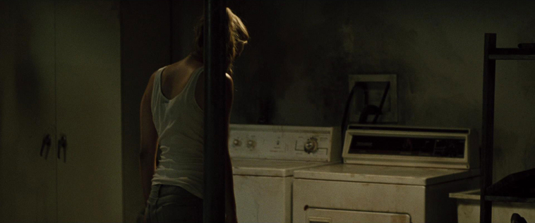 House_at_the_End_of_the_Street__28147429.jpg