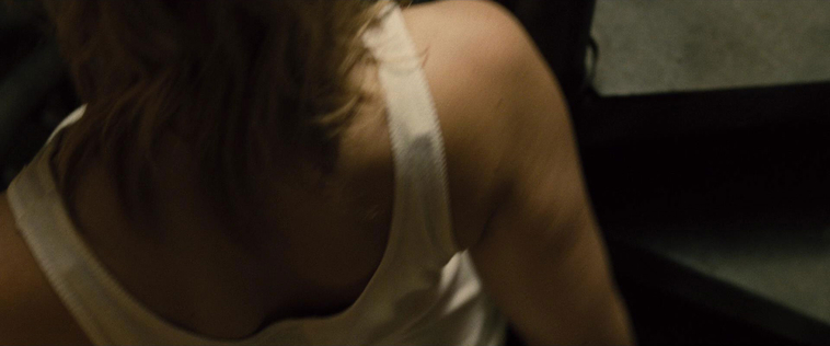 House_at_the_End_of_the_Street__28149729.jpg