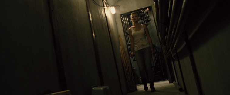 House_at_the_End_of_the_Street__28152229.jpg