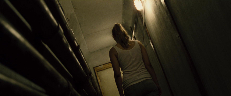 House_at_the_End_of_the_Street__28152629.jpg