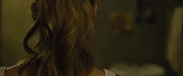 House_at_the_End_of_the_Street__28154829.jpg