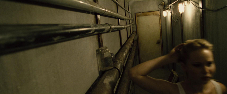 House_at_the_End_of_the_Street__28156829.jpg