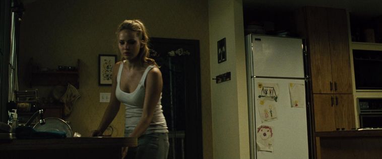 House_at_the_End_of_the_Street__28159329.jpg