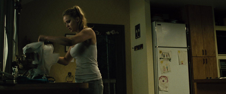House_at_the_End_of_the_Street__28159729.jpg