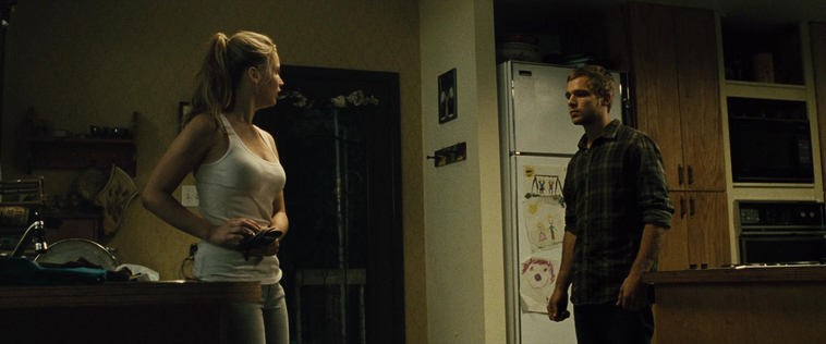 House_at_the_End_of_the_Street__28163029.jpg