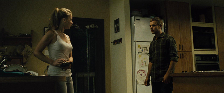 House_at_the_End_of_the_Street__28163229.jpg