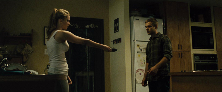 House_at_the_End_of_the_Street__28165429.jpg