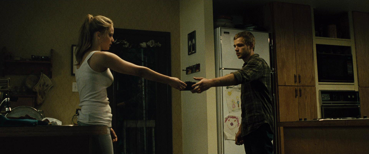 House_at_the_End_of_the_Street__28165529.jpg