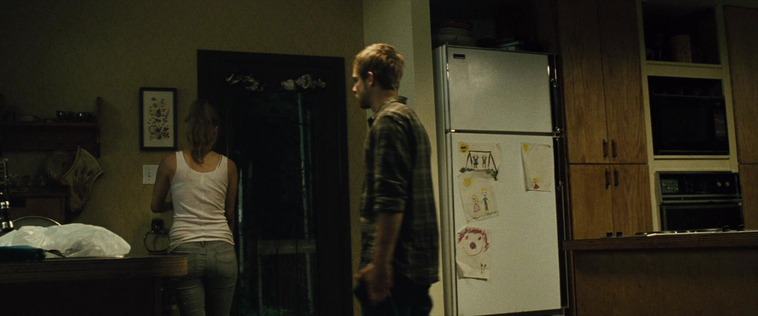 House_at_the_End_of_the_Street__28166329.jpg