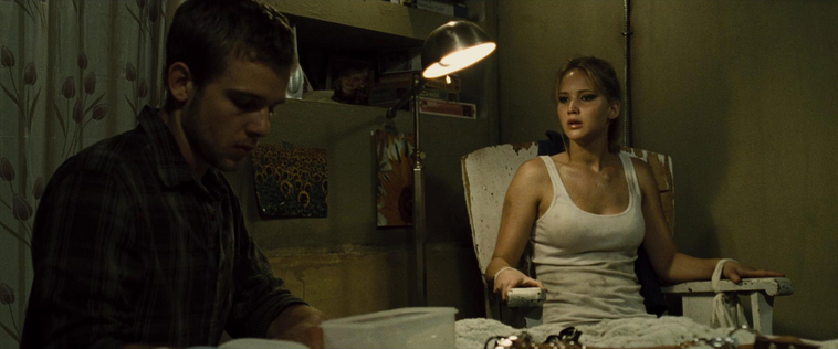 House_at_the_End_of_the_Street__28171329.jpg