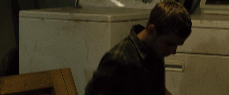 House_at_the_End_of_the_Street__28175029.jpg