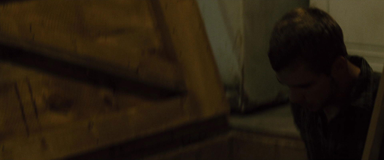 House_at_the_End_of_the_Street__28175129.jpg