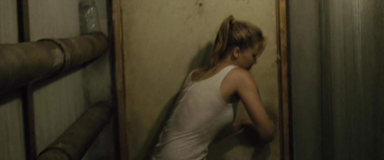 House_at_the_End_of_the_Street__28175529.jpg
